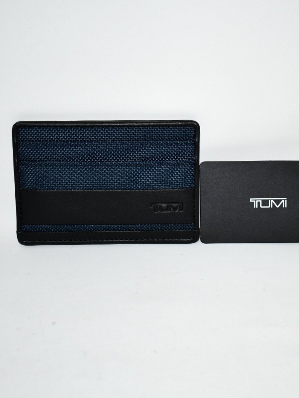 Tumi Slim Card Case in Navy #135633-1596 NWT